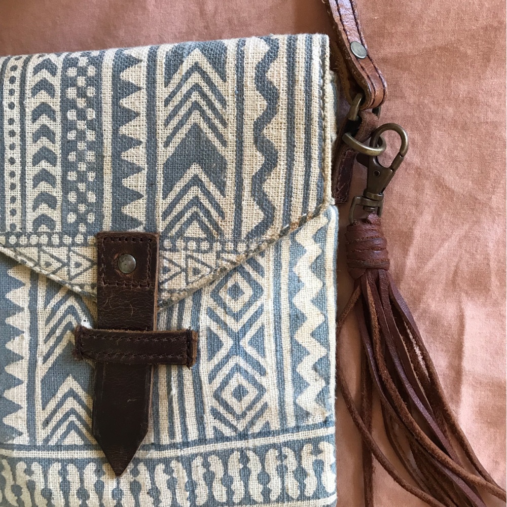 JOYN Cross Body Bag with Leather Trim